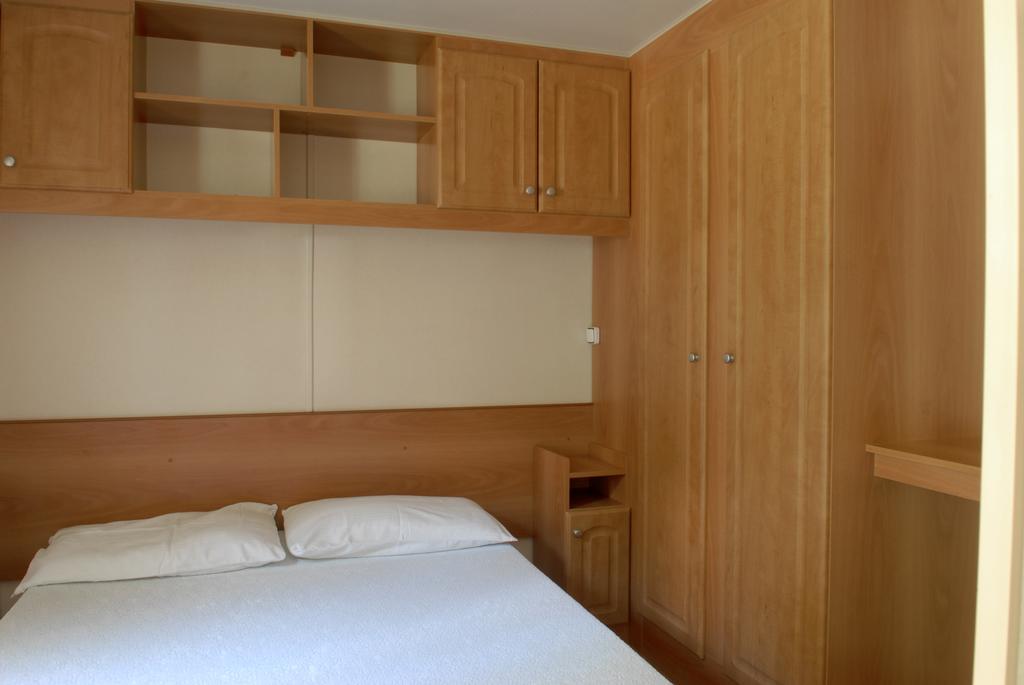 Camping La Rocca Manerba del Garda Ngoại thất bức ảnh