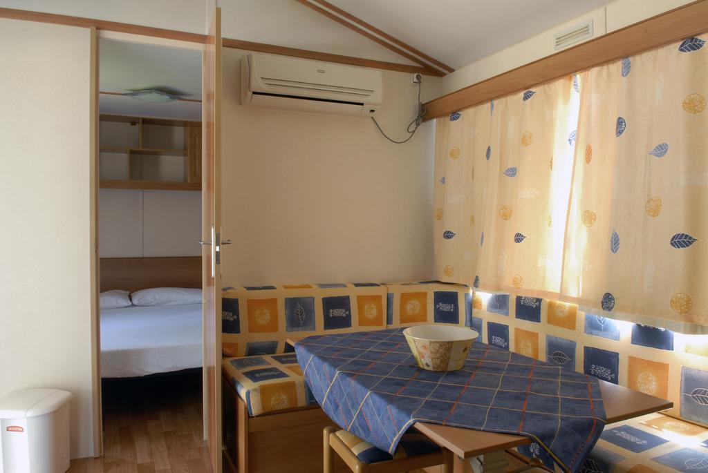 Camping La Rocca Manerba del Garda Ngoại thất bức ảnh