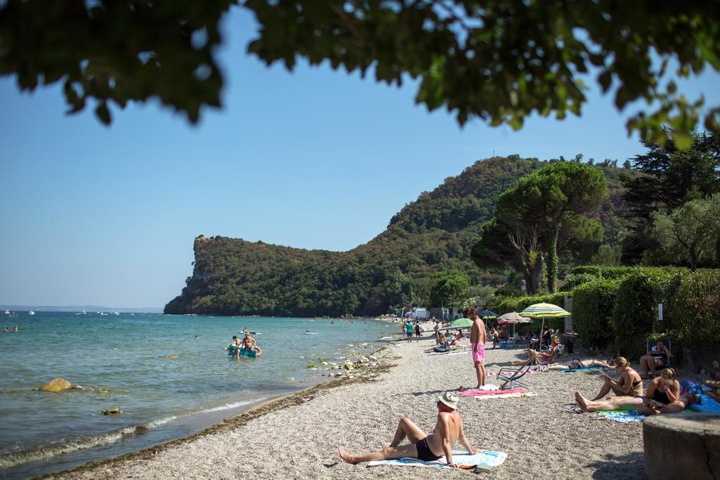 Camping La Rocca Manerba del Garda Ngoại thất bức ảnh
