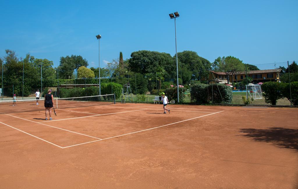 Camping La Rocca Manerba del Garda Ngoại thất bức ảnh