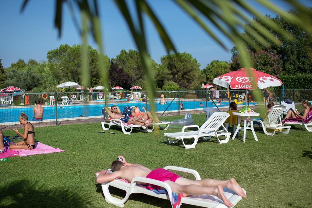 Camping La Rocca Manerba del Garda Ngoại thất bức ảnh