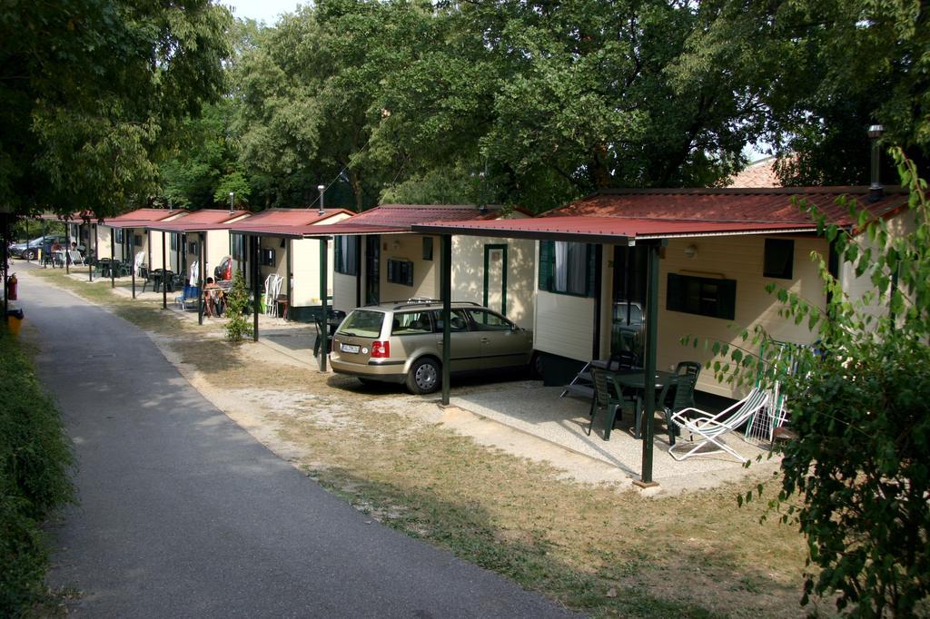 Camping La Rocca Manerba del Garda Ngoại thất bức ảnh