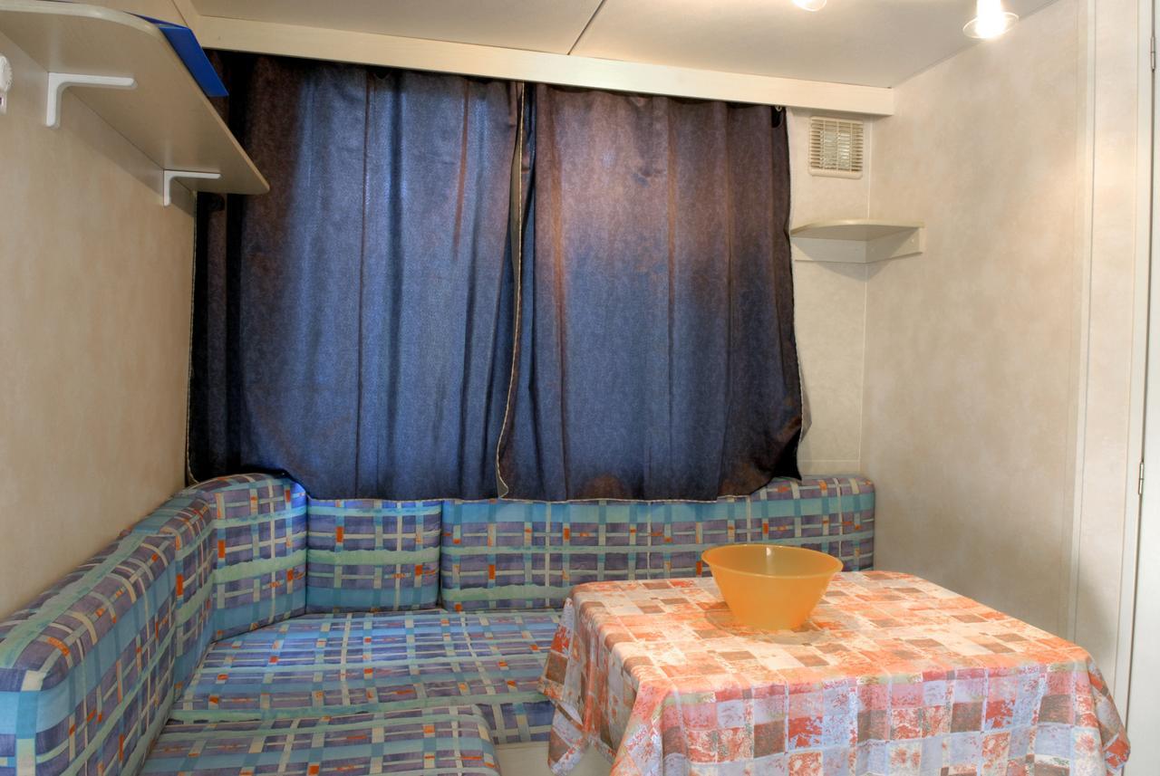 Camping La Rocca Manerba del Garda Ngoại thất bức ảnh