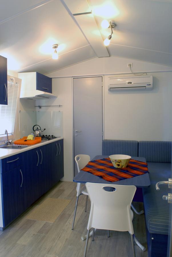 Camping La Rocca Manerba del Garda Ngoại thất bức ảnh